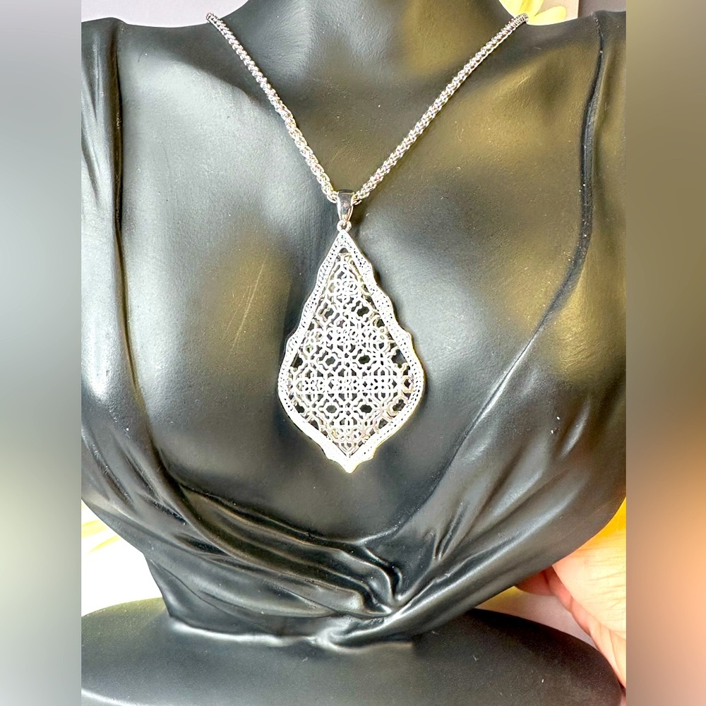 Kendra Scott Aiden Necklace with Rhodium Finish new with dustbag